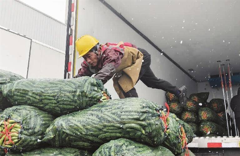  “大寒”之日 职工坚守一线 工会暖意流动