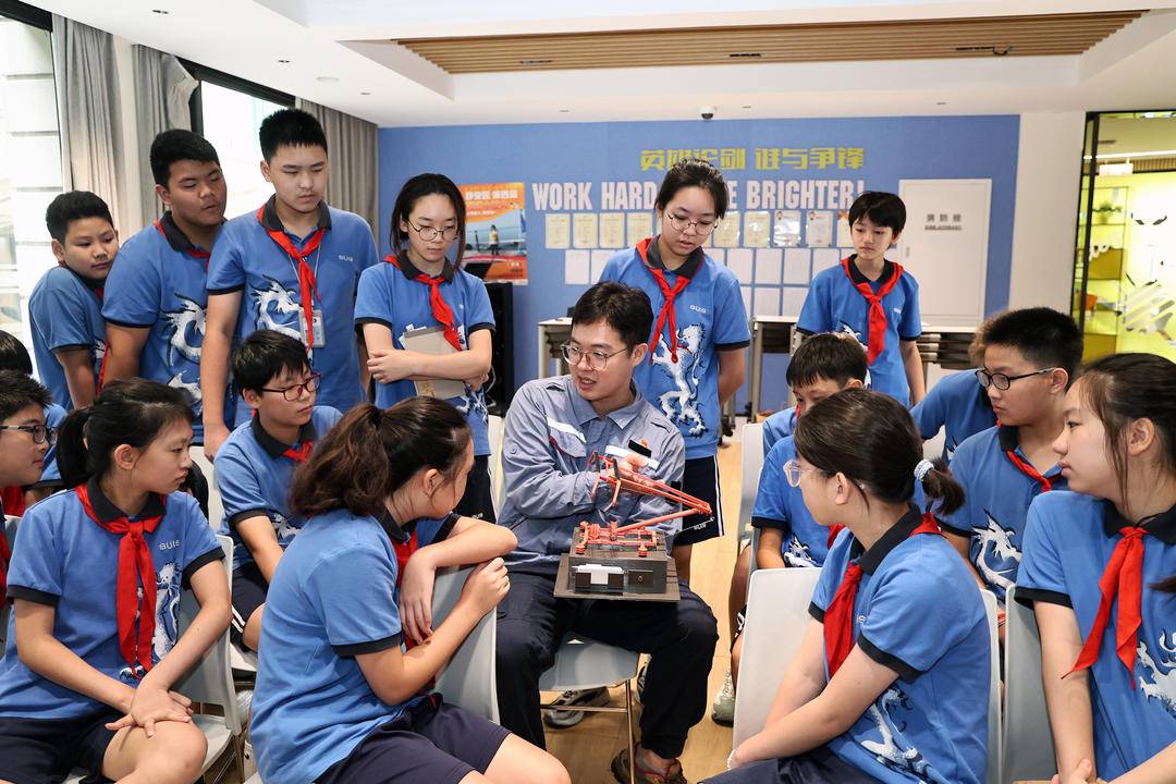 劳模先进、世赛选手  带来“开学第一课”