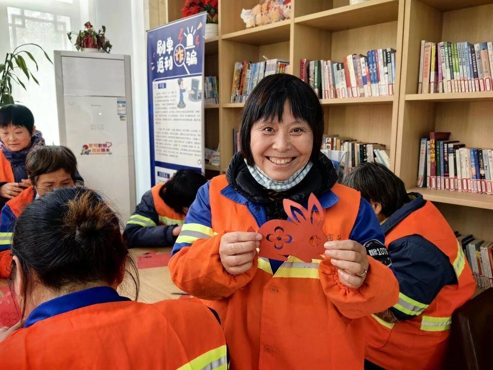 上海基层工会为一线职工 推出丰富多彩的联欢活动